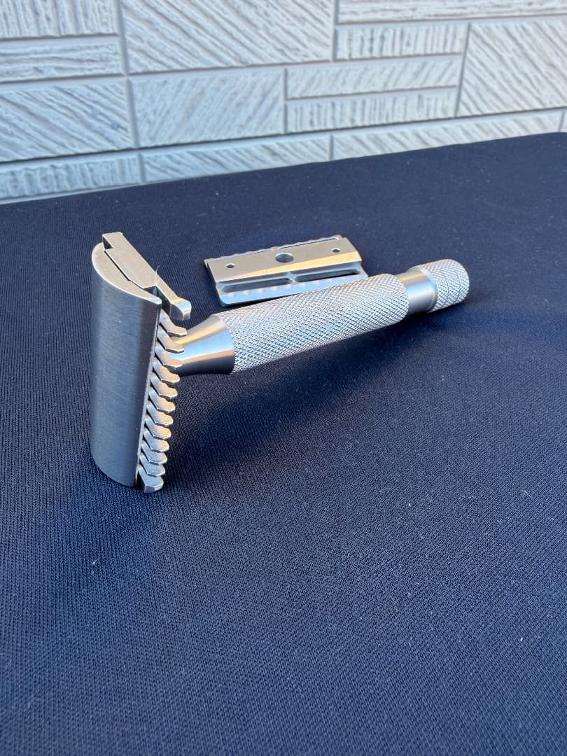 Above the Tie S1両刃カミソリ　SB・OC