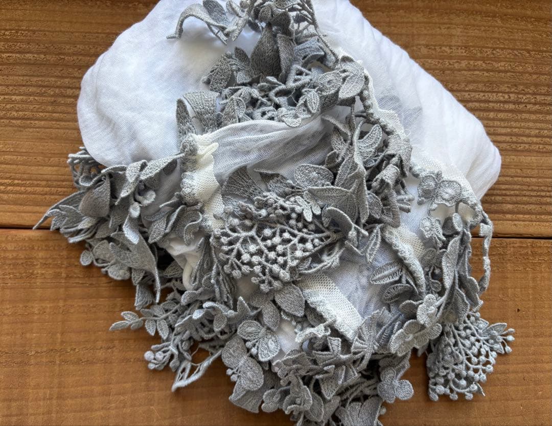 【未使用】ミナペルホネン／forest paradeストール ホワイト＋グレー