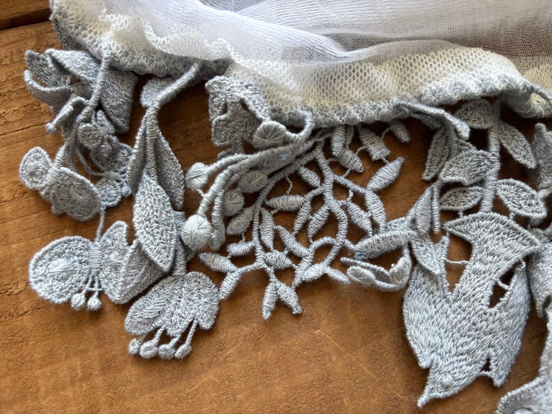 【未使用】ミナペルホネン／forest paradeストール ホワイト＋グレー