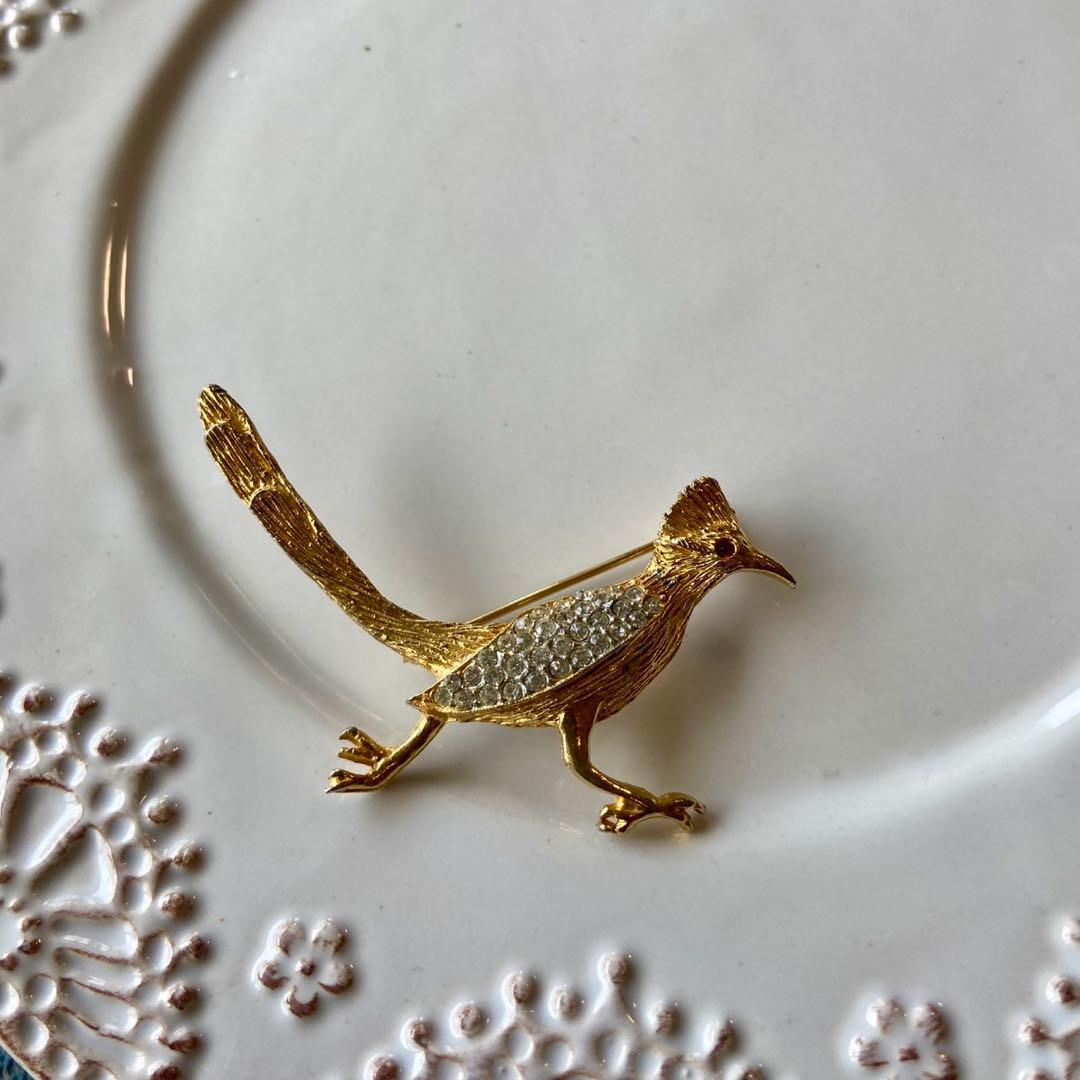 ヴィンテージ レッドアイ＆ラインストーン 鳥のブローチ - メルカリ