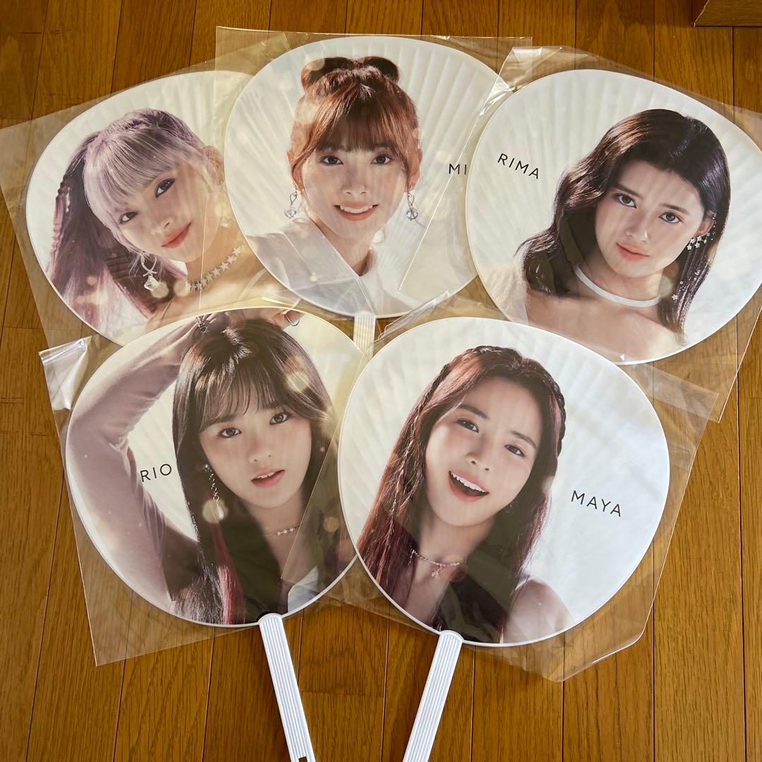 NiziU うちわセット - メルカリ