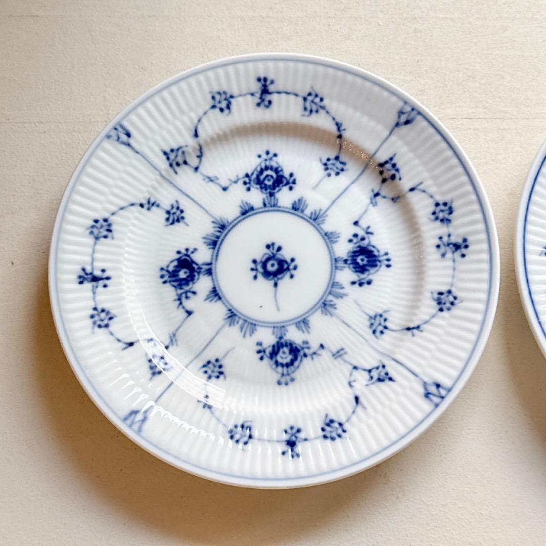 美品☆ ブルーフルーテッドプレイン　プレート2枚