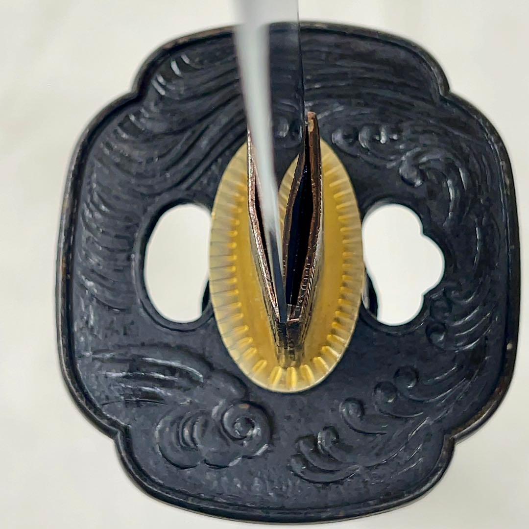 【模造刀】太刀 樋入り 全長99センチ 波 鍔 黒鞘 互の目 刃紋