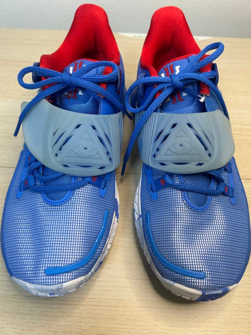 バスケットボールシューズ 青赤 メッシュ