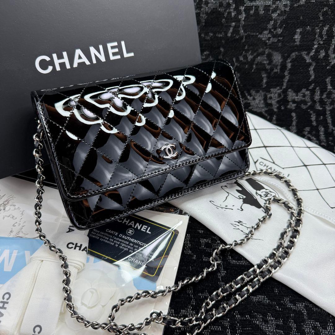 ノベルティ Chanel チェーンウォレット パテントレザー
