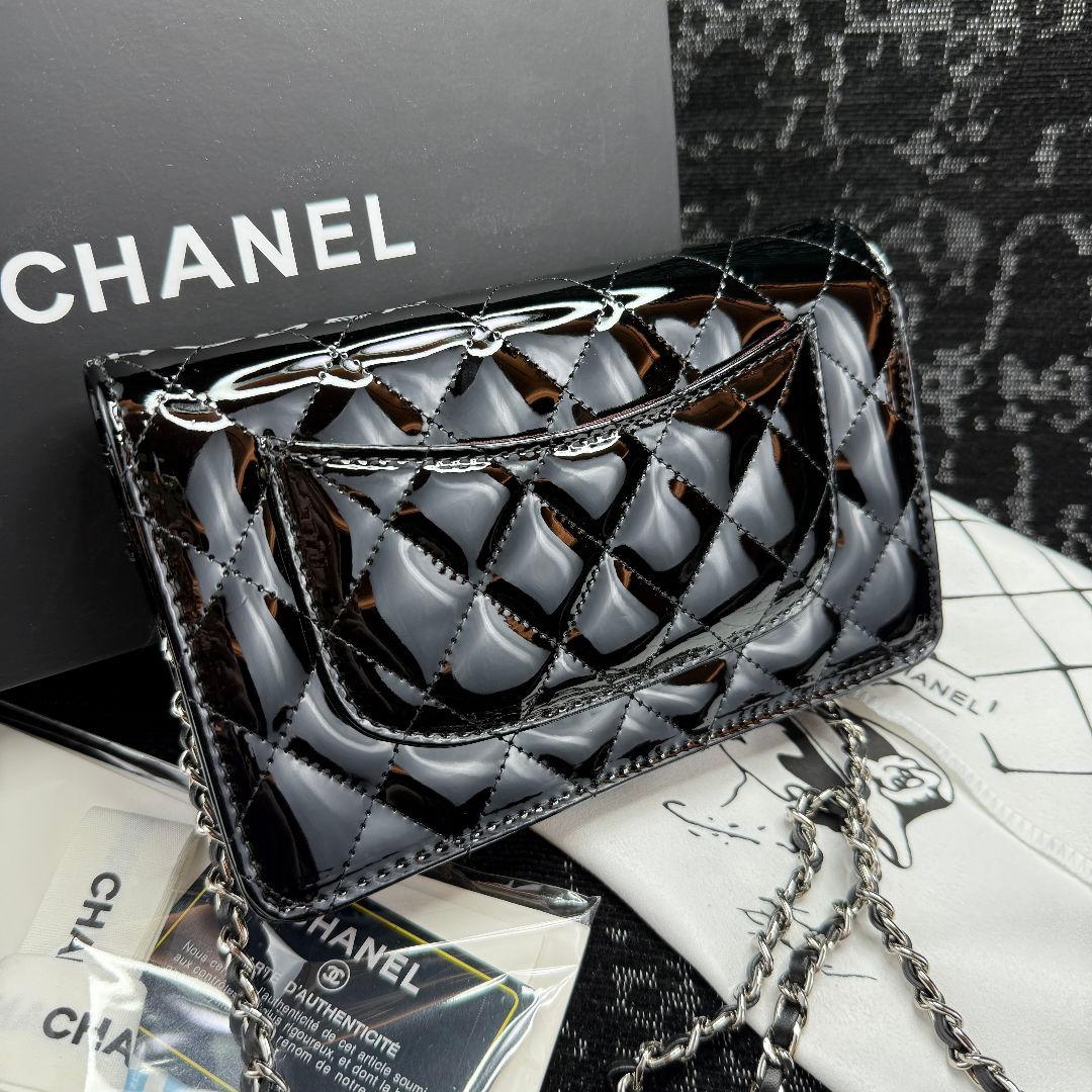 ノベルティ Chanel チェーンウォレット パテントレザー