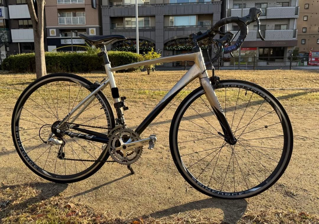 【GIANT DEFY】ロードバイク／スタンド付き／要整備