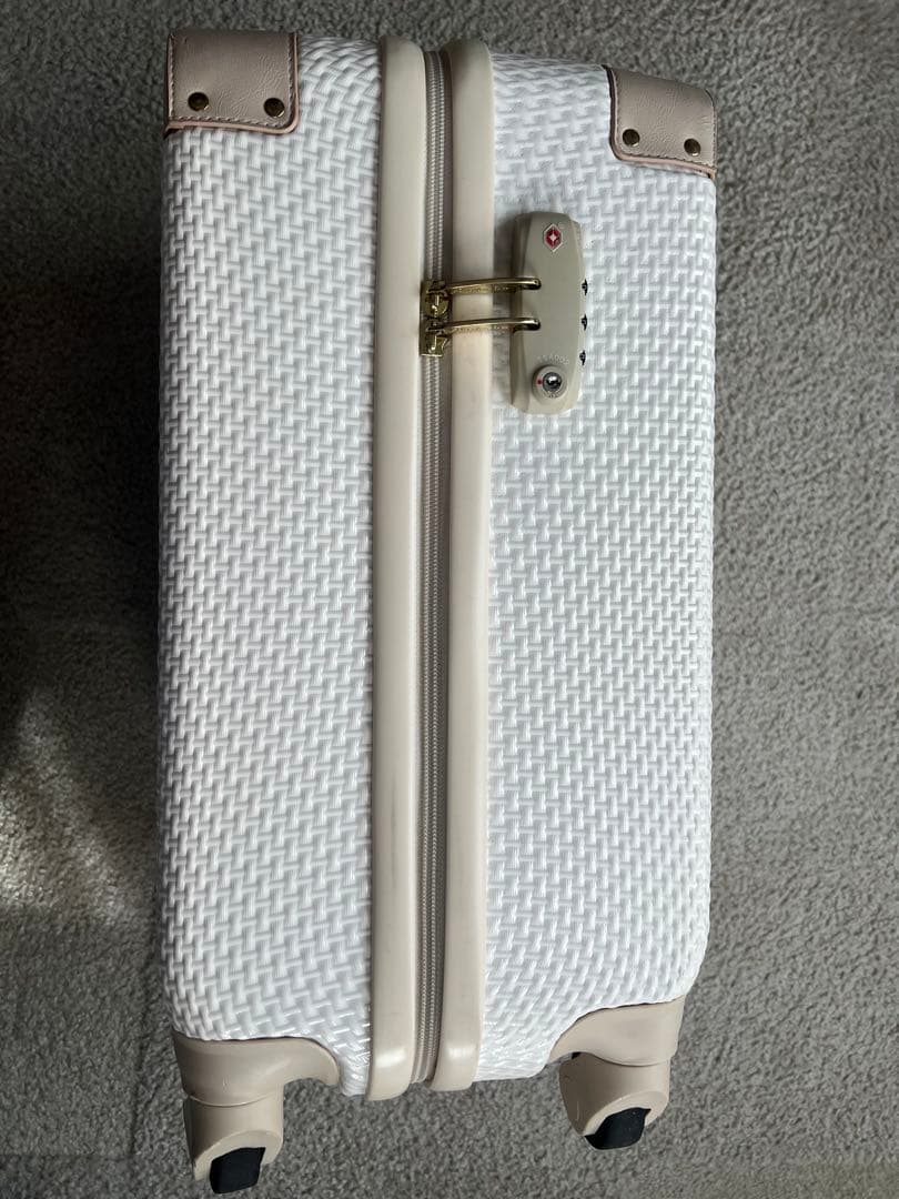 ジュエルナローズ　スーツケース　網かご風　ホワイト