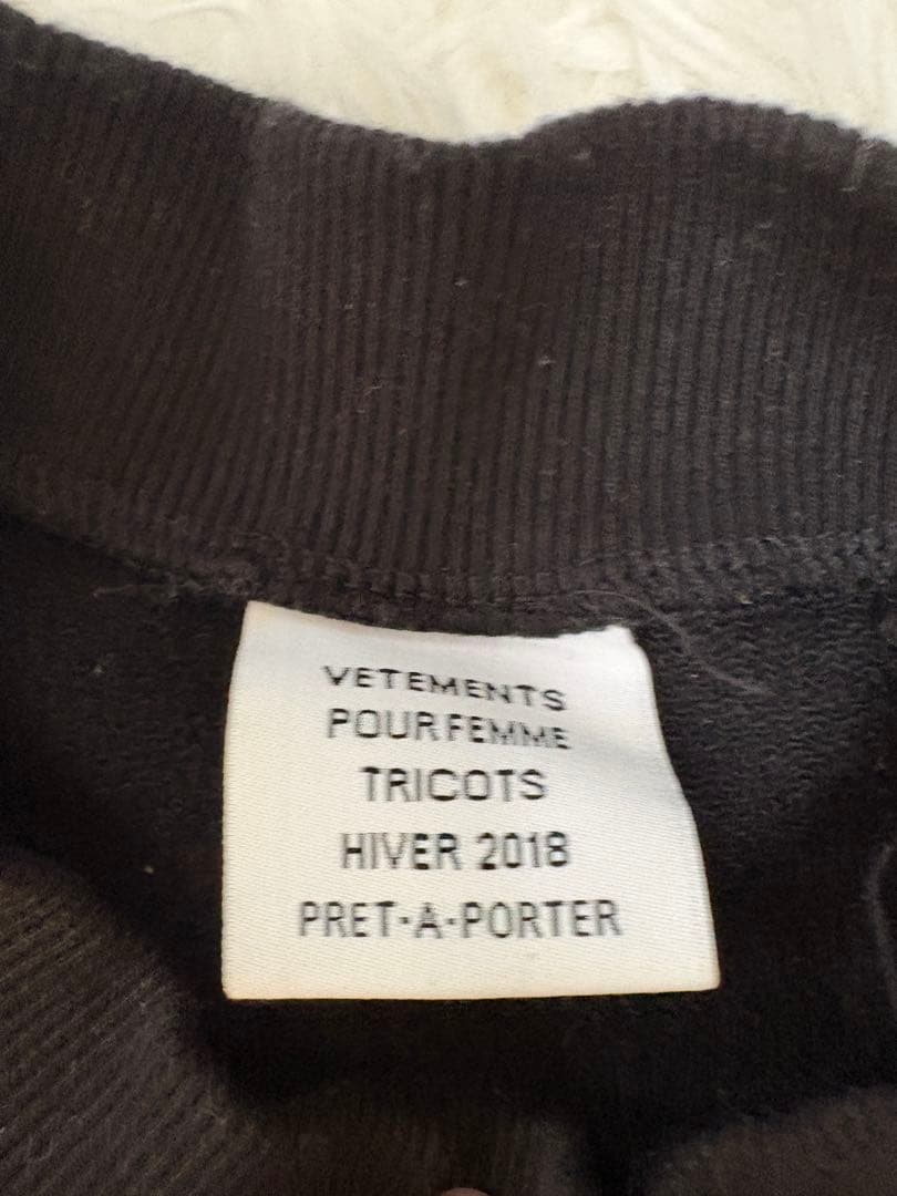 n*様 Vetements 黒 プルオーバー トレーナー