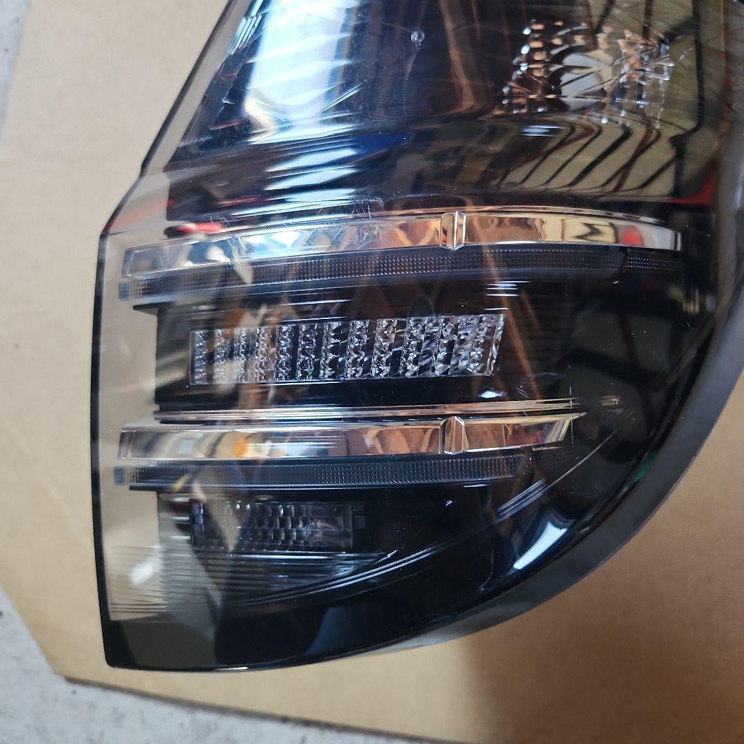 ヴォクシー MZRA90W 右テールライト 純正 - メルカリ