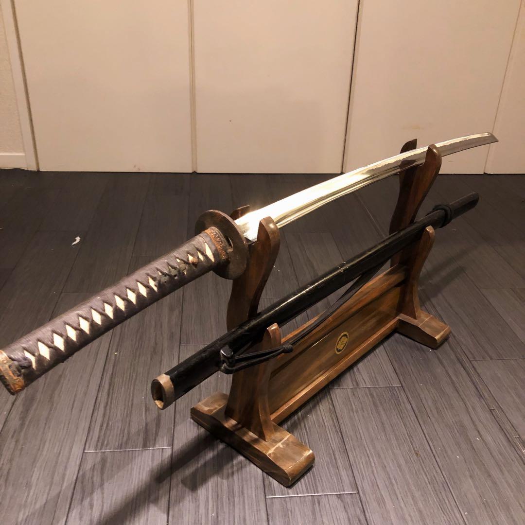 高級模造刀　樋入り刀身　革柄　居合刀　優波紋　黒拵え　太刀