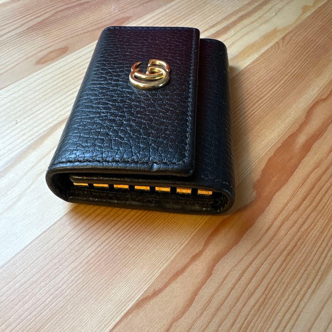 グッチ　レザーブラックキーケース