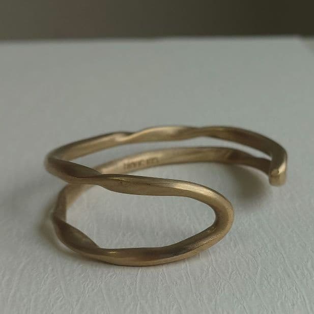 ブランイリス マットゴールド バングル