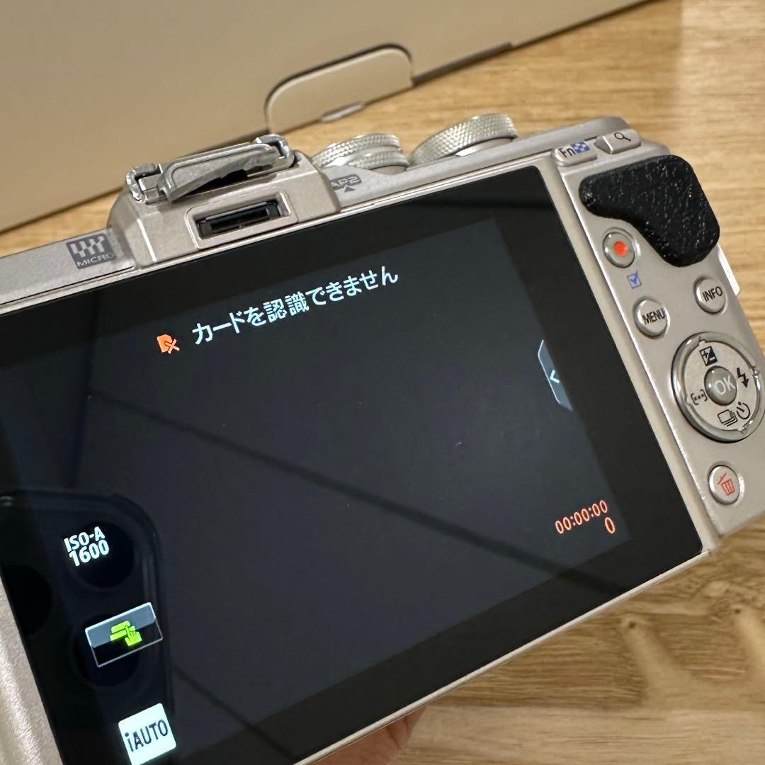 OLYMPUS PEN E-PL8 EZダブルズームキット ブラック