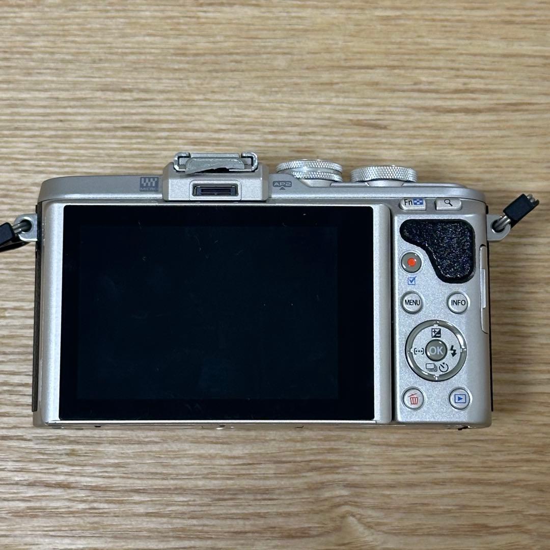 OLYMPUS PEN E-PL8 EZダブルズームキット ブラック