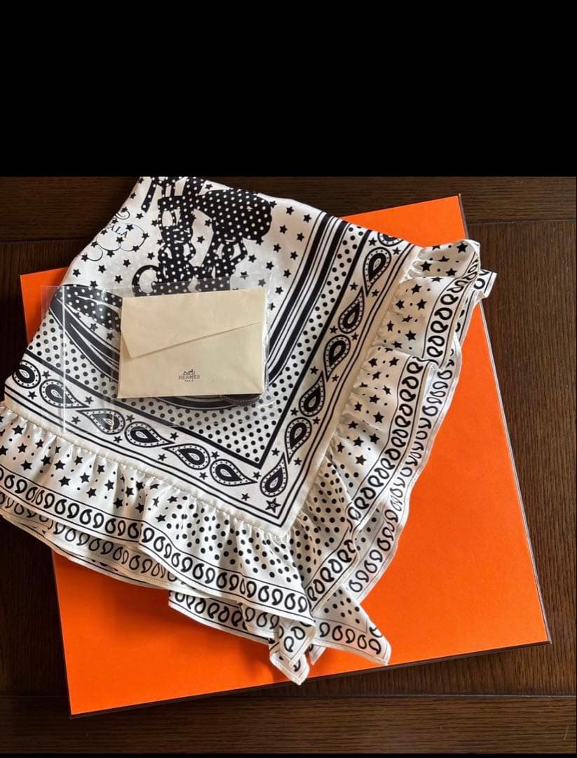 HERMES フリルスカーフ 70 美品 鑑定済み♪