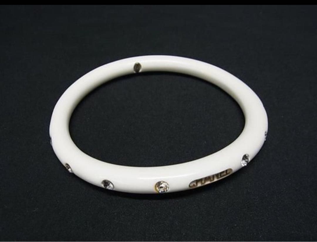 シャネル☆バングル ロゴブレスレット ココマーク ラインストーン 白