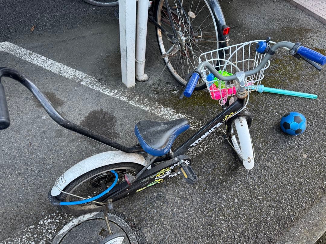 TOMICA 子供用自転車 黒色 補助輪付き、トイザラスで購入！ トミカ