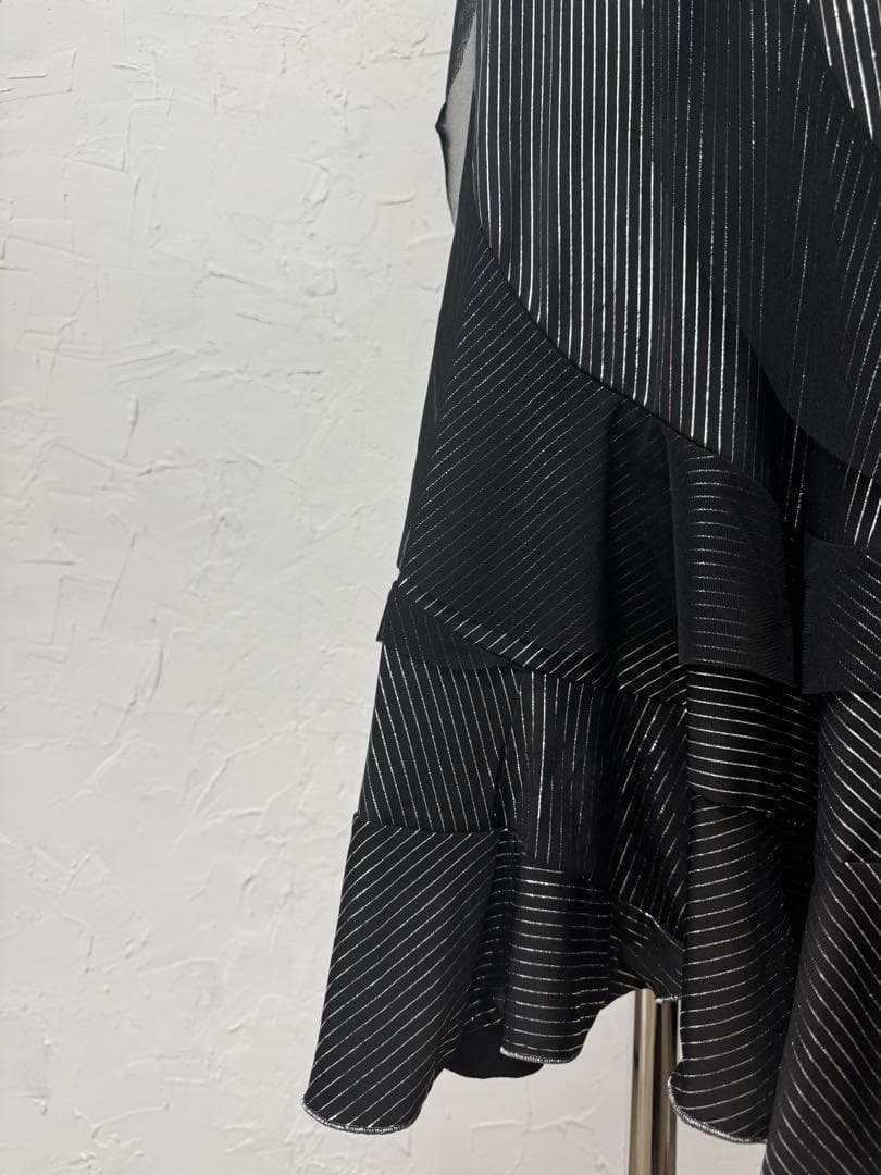 煌めく】新品 シルバーストライプ フレアーエスカルゴスカートm190