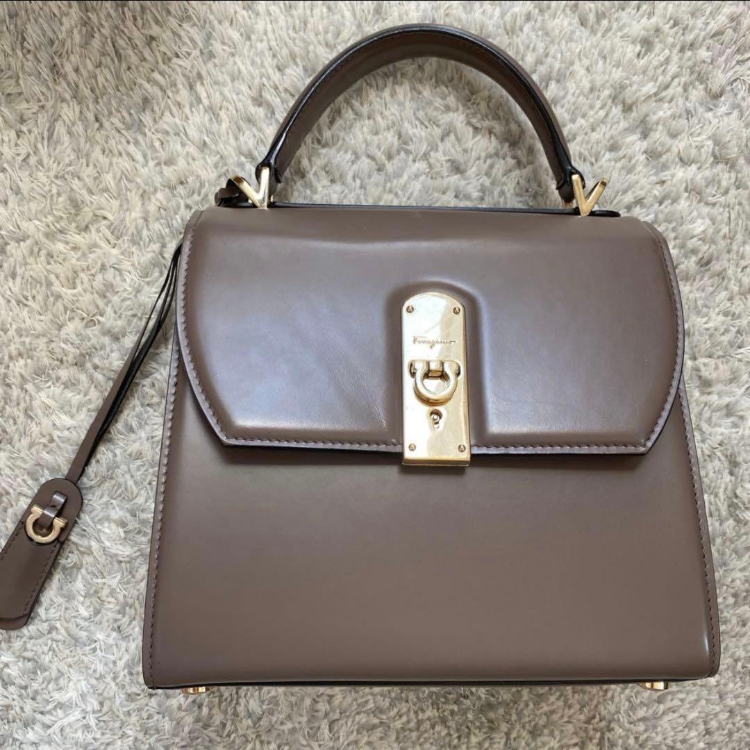 発*ら様 【美品】フェラガモ ハンドバッグ BOX7 M - メルカリ