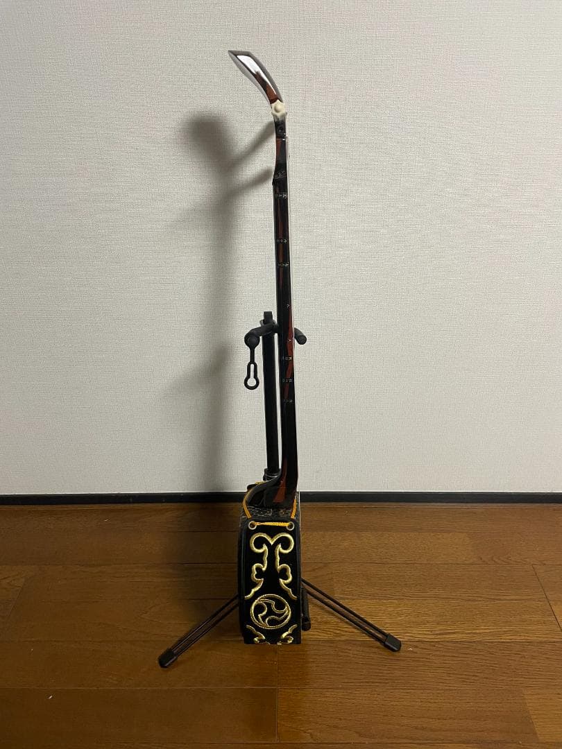 沖縄　三線（さんしん）～黒木の棹・本皮一枚張り