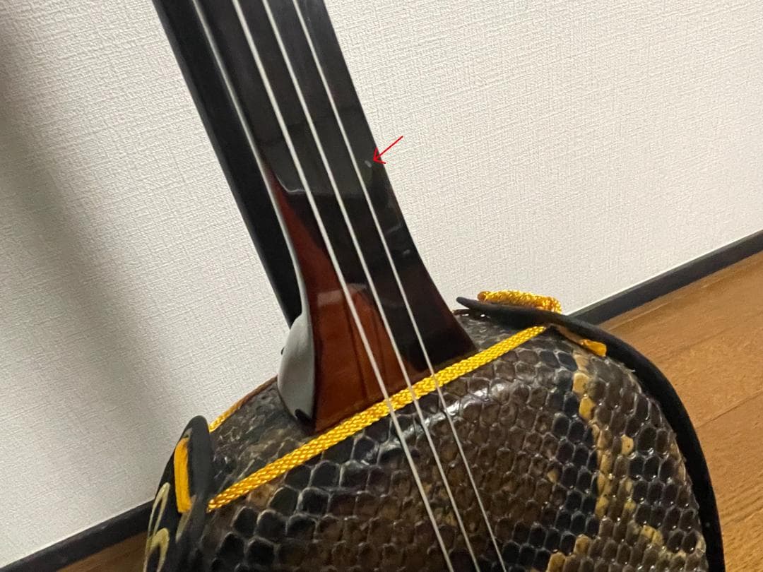 沖縄　三線（さんしん）～黒木の棹・本皮一枚張り