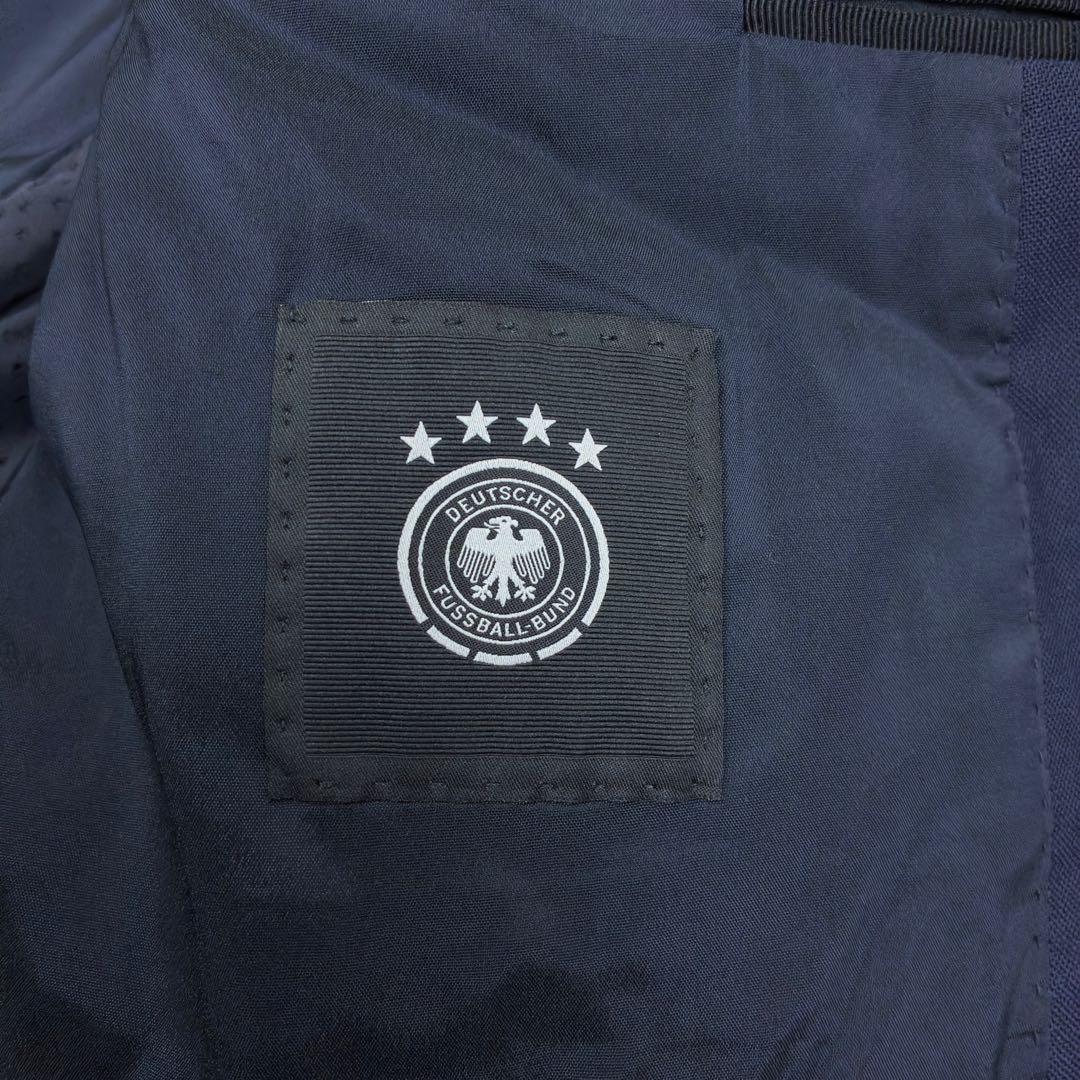 美品　近年モデル　ヒューゴボス　サッカードイツ代表モデル　トラベルジャケット　L