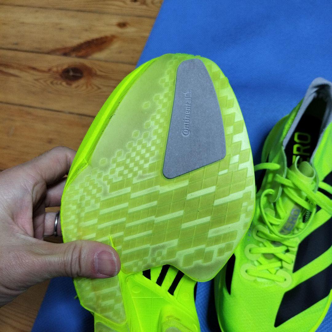 アディゼロアディオスプロ４　25センチ