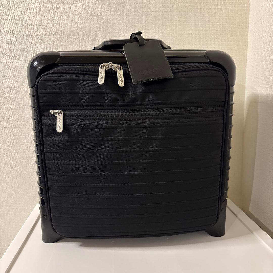 リモワ サルサデラックス 23L 機内持ち込み 4輪 TSAロック 前面