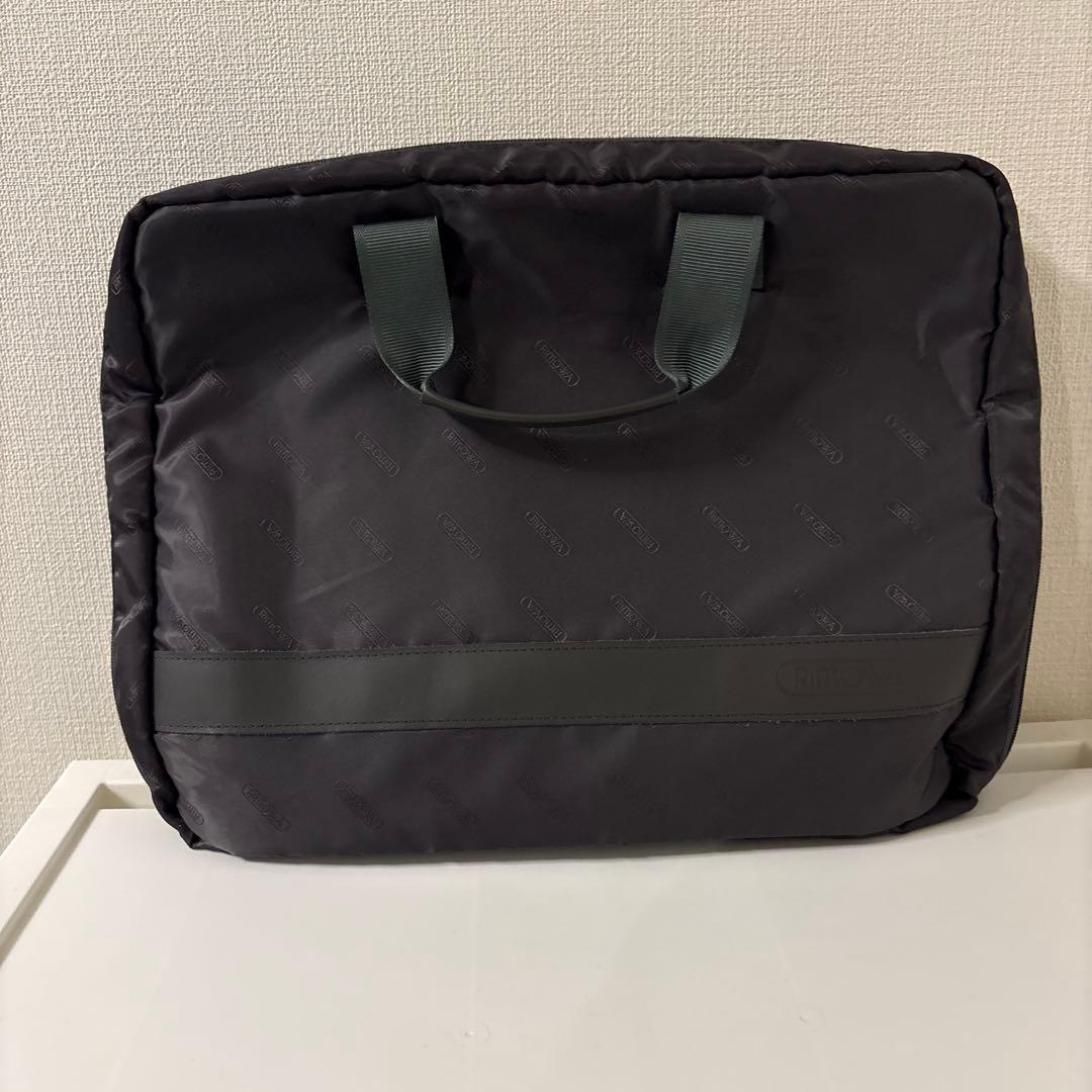 リモワ サルサデラックス 23L 機内持ち込み 4輪 TSAロック 前面