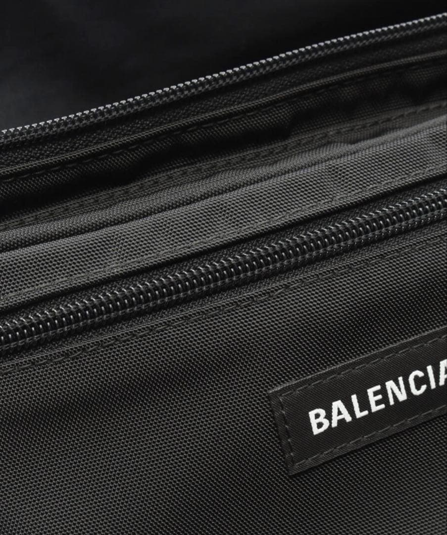 国内正規品 定価12万円 BALENCIAGA Explorer ベルトバッグ