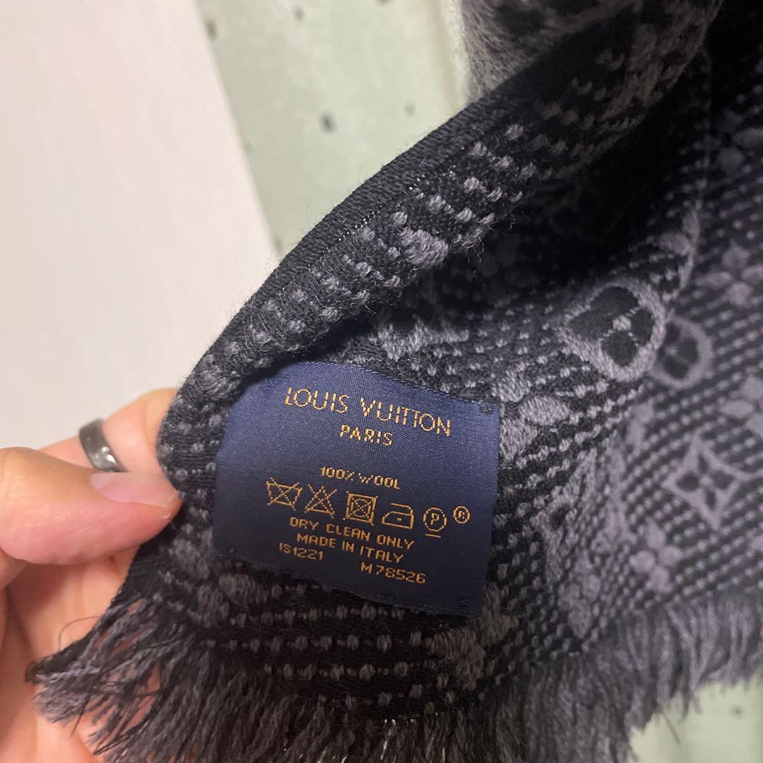 LOUIS VUITTON ブラック マフラー（箱付き）