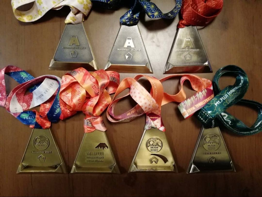 富士山マラソン 完走メダル 7個セット フィニッシャーメダル 立つ