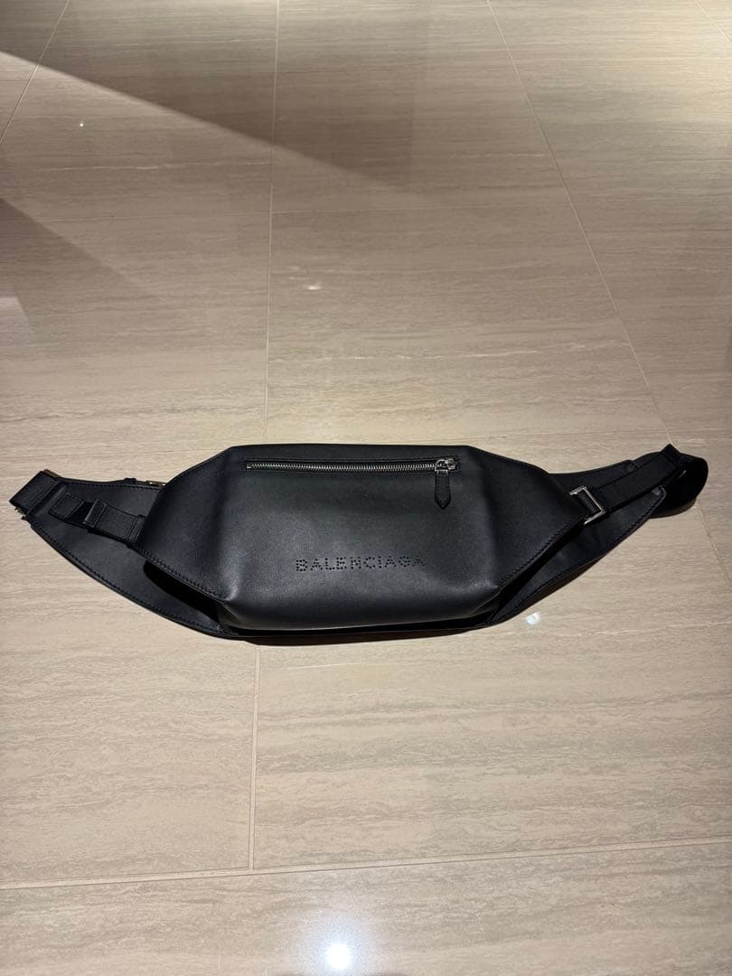 BALENCIAGA ブラックレザー ウエストポーチ