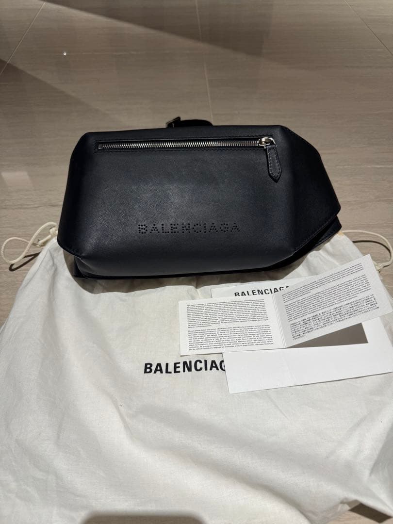 BALENCIAGA ブラックレザー ウエストポーチ