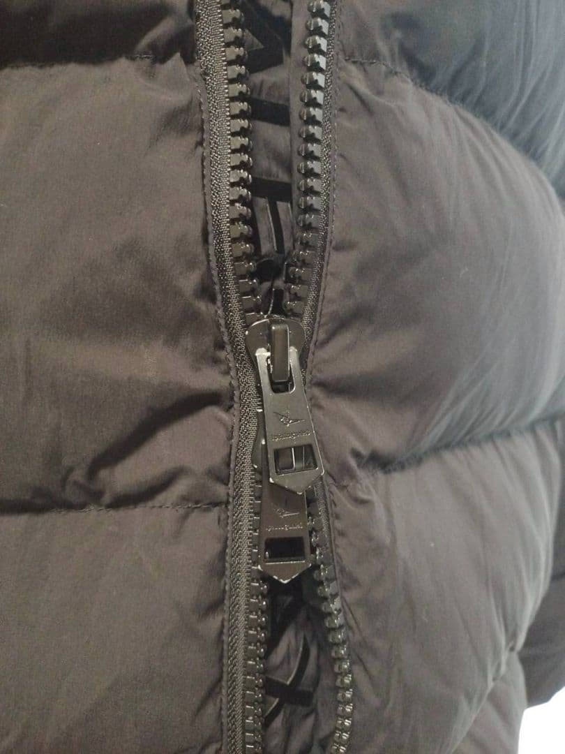 125 1piu1uguale3 ウノピュウノウグァーレトレ RELAX ロゴ