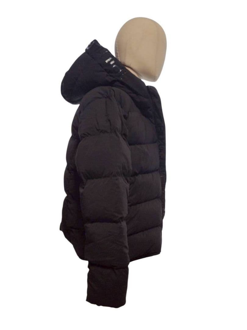 125 1piu1uguale3 ウノピュウノウグァーレトレ RELAX ロゴ