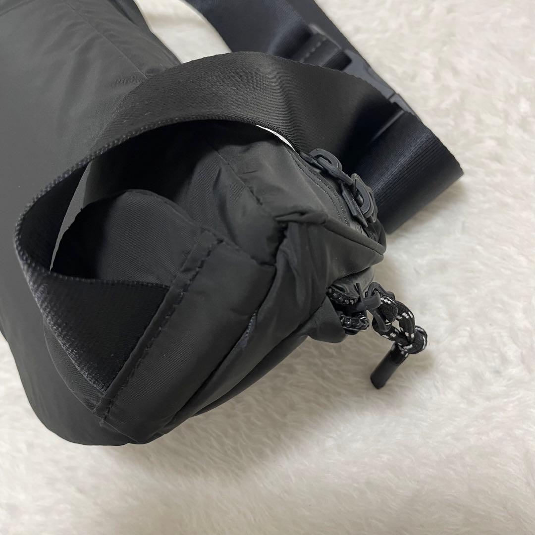 【極美品】アディダスバイステラマッカートニー ボディバッグ　ブラック　ロゴ