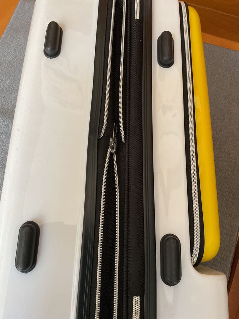 ピーナッツ　スヌーピー　キャリーバッグ エンボスジッパーキャリー　Mサイズ　鍵付