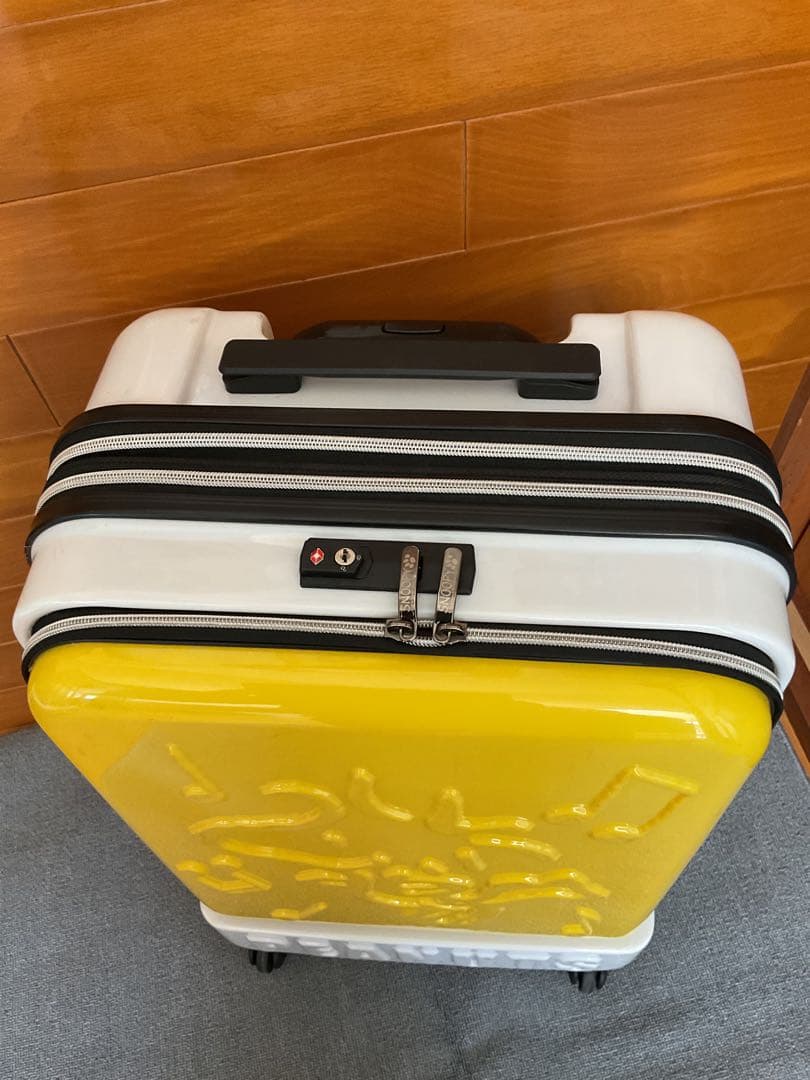 ピーナッツ　スヌーピー　キャリーバッグ エンボスジッパーキャリー　Mサイズ　鍵付