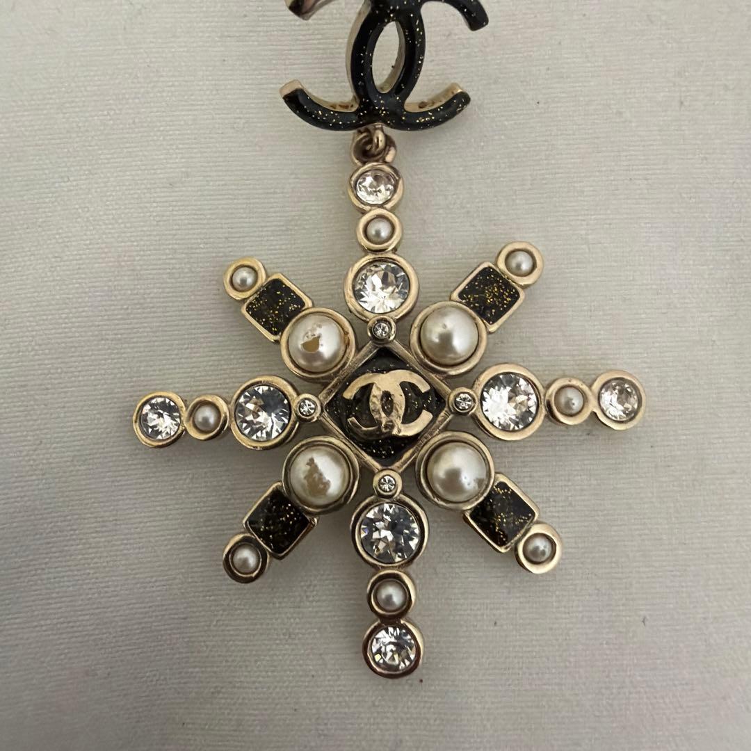 t*i様 CHANEL 雪の結晶モチーフ ピアス