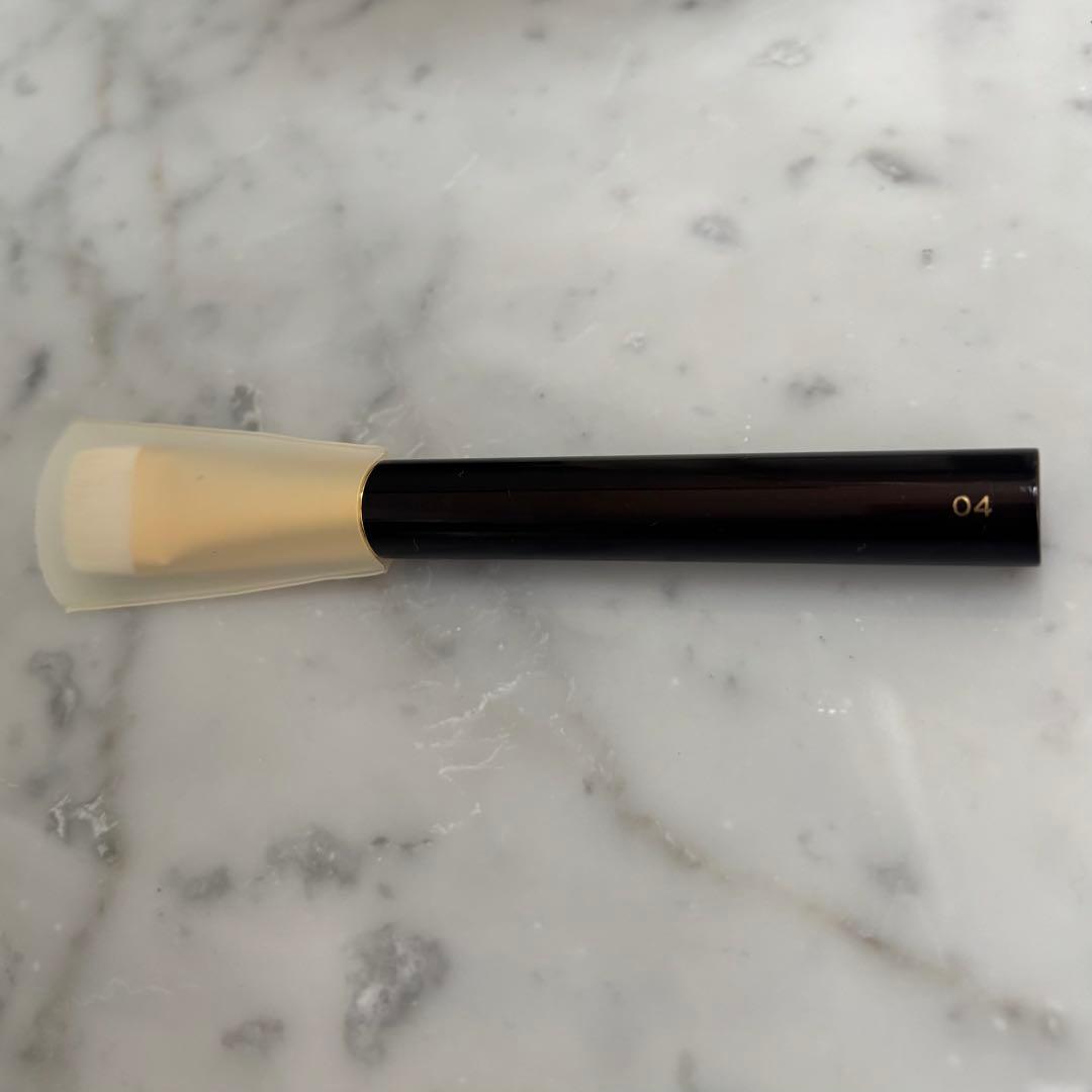 TOM FORD シェイド&イルミネイトブラシ04