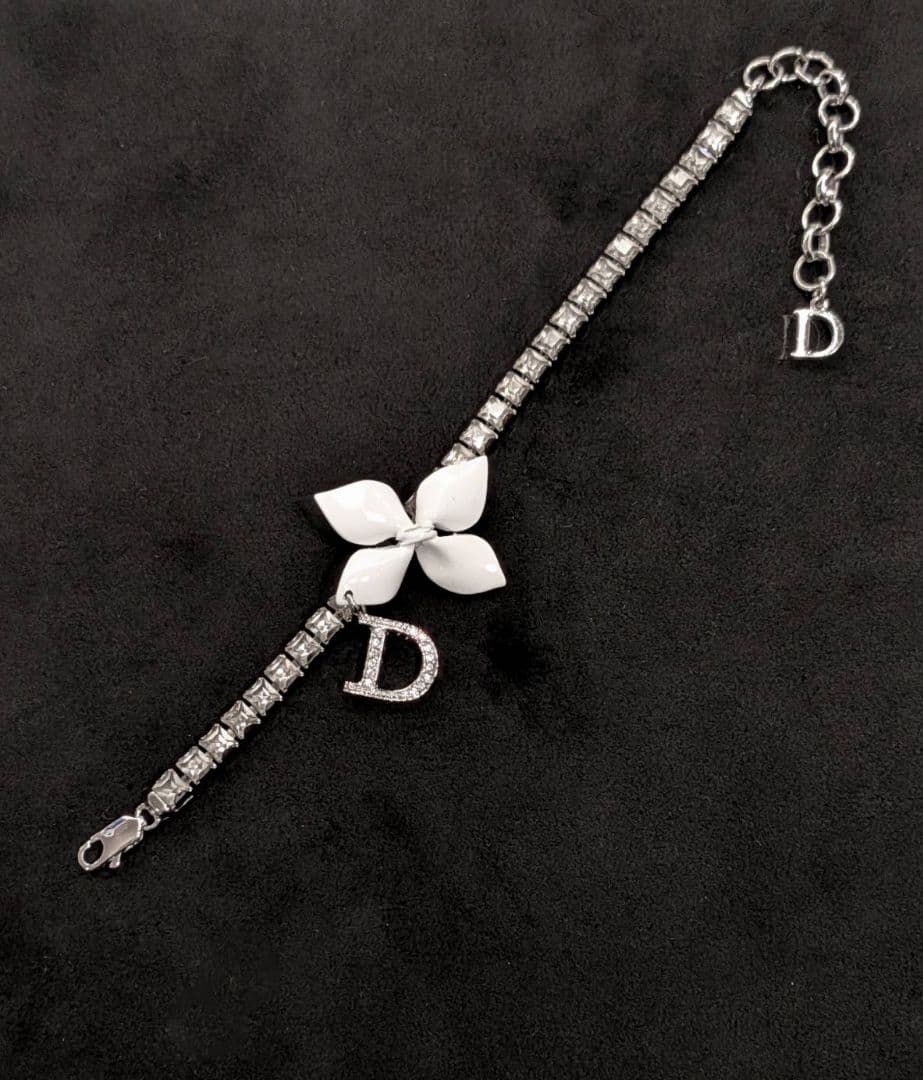 Dior ホワイトフラワーブレスレット　スワロフスキー
