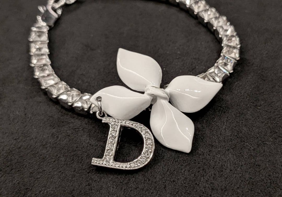 Dior ホワイトフラワーブレスレット　スワロフスキー