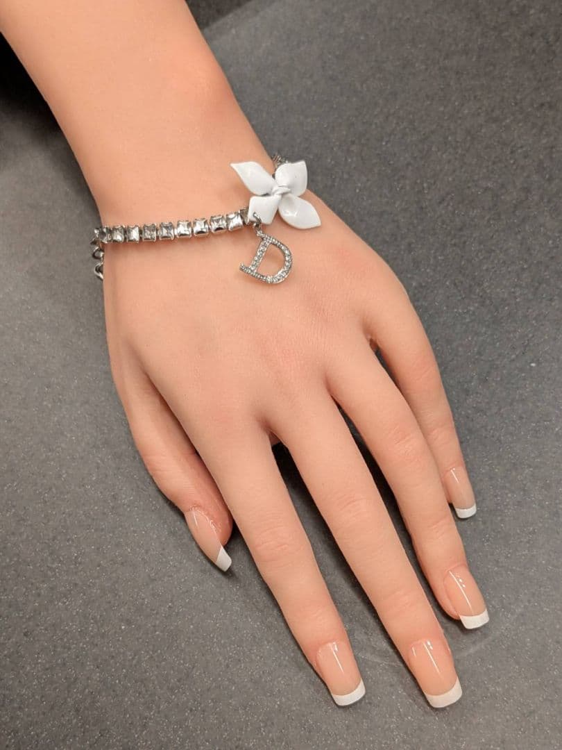 Dior ホワイトフラワーブレスレット　スワロフスキー