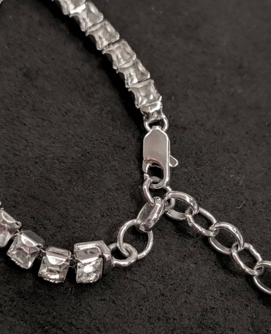 Dior ホワイトフラワーブレスレット　スワロフスキー