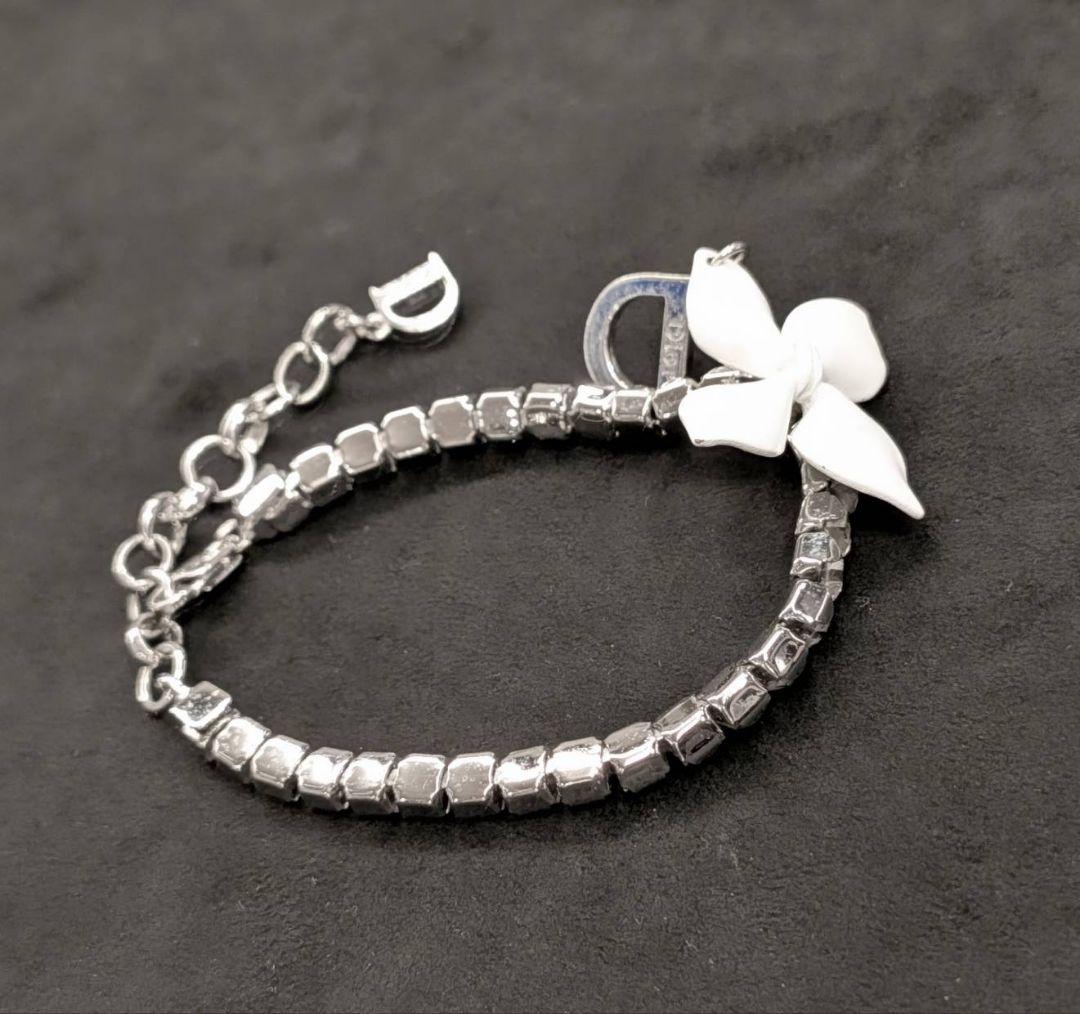 Dior ホワイトフラワーブレスレット　スワロフスキー