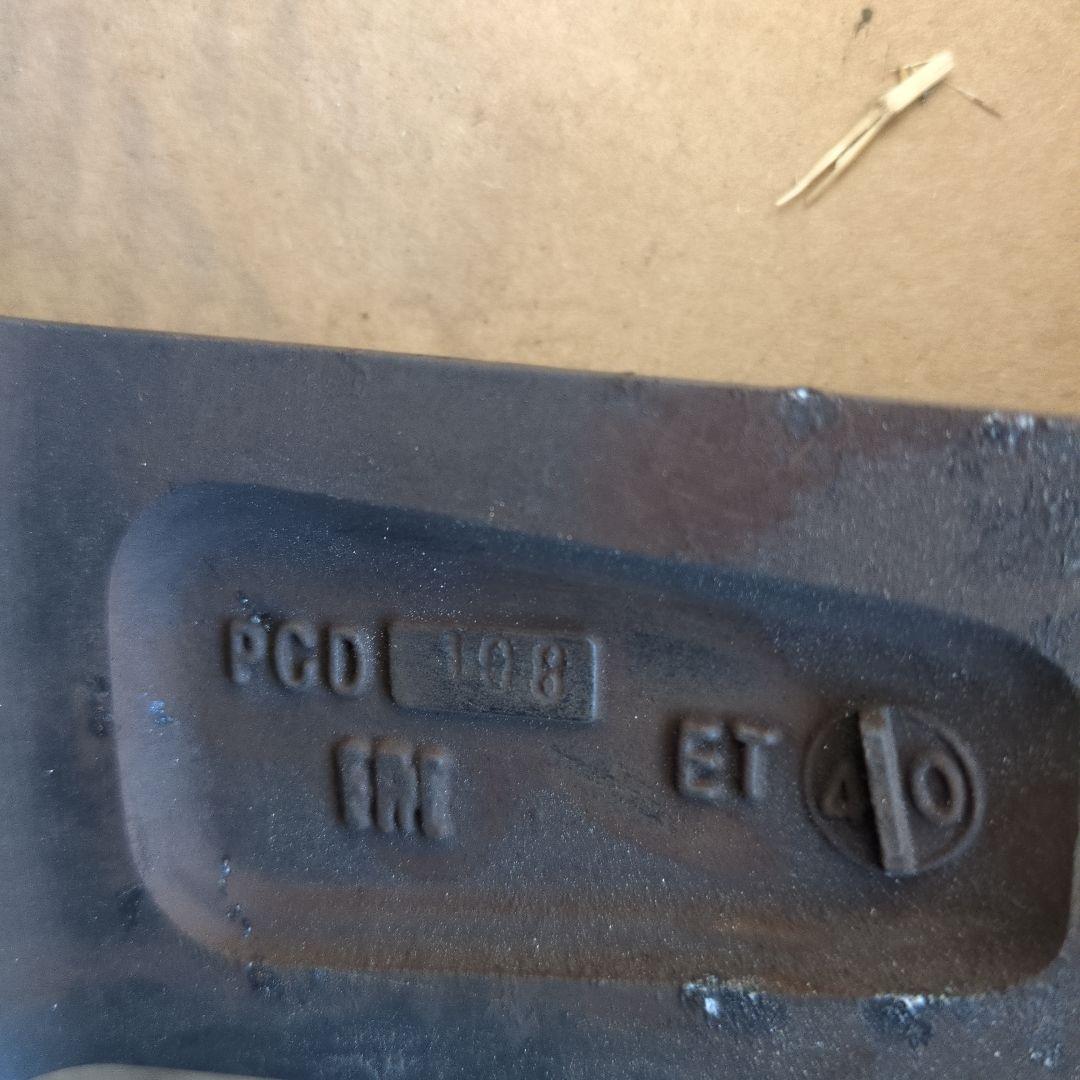 直接引取225/55R18 PCD108 タイヤホイール MOMO LEGEND