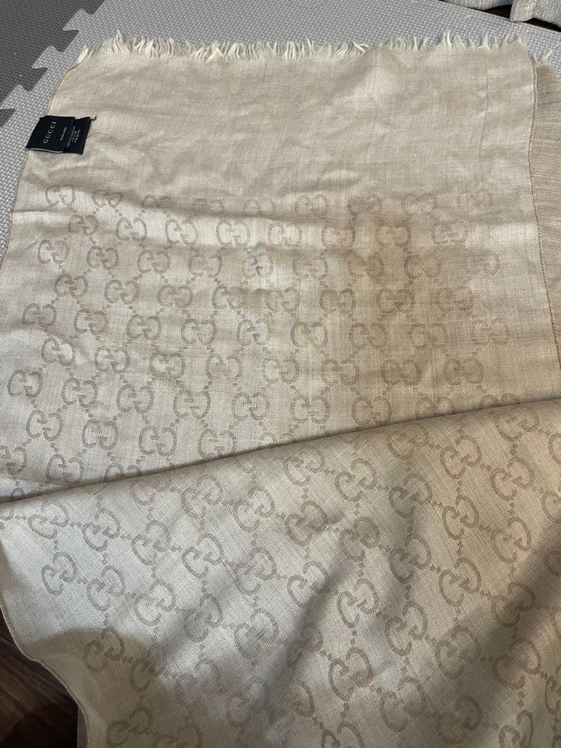 GUCCI ロゴ柄 スカーフ