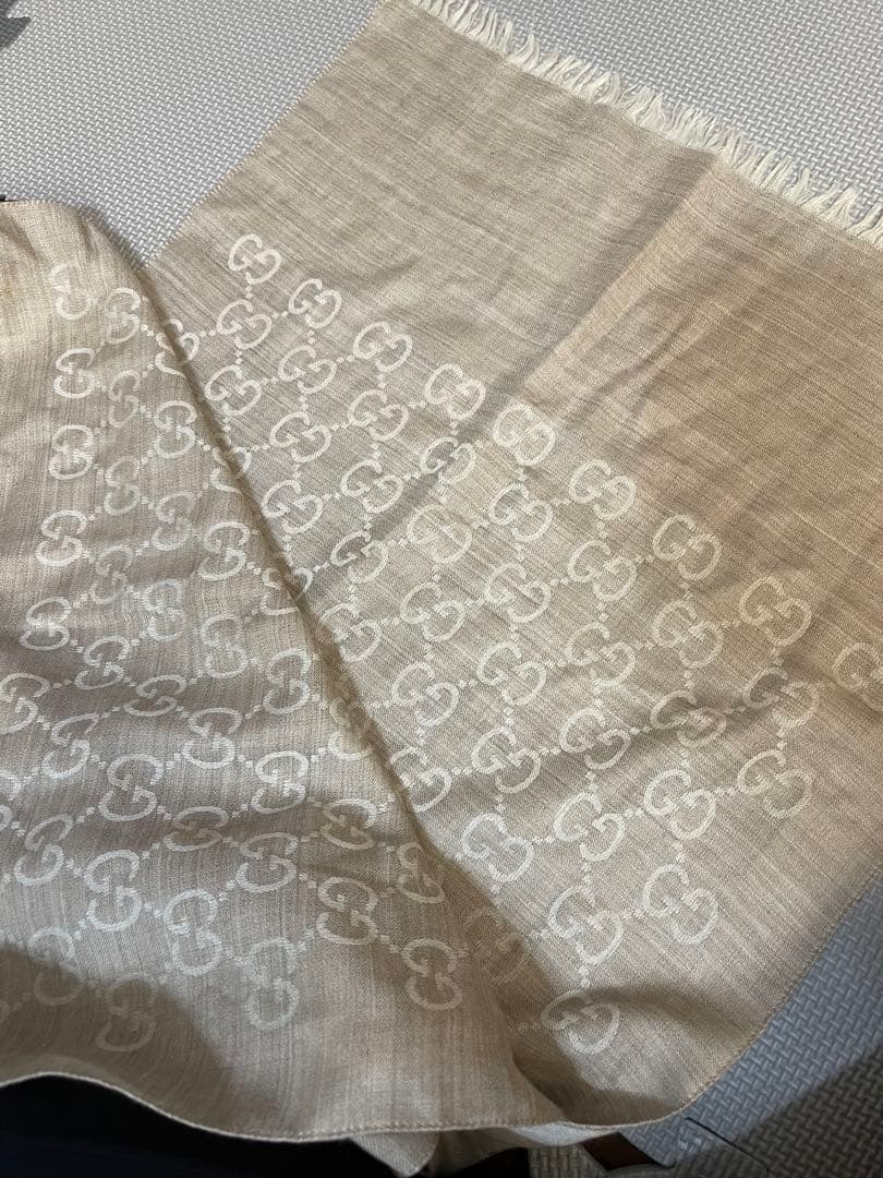 GUCCI ロゴ柄 スカーフ